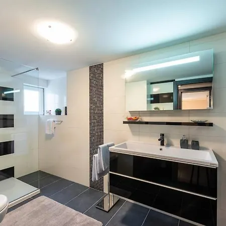 Deluxe Unique-with Private Heated Pool 챠브타트