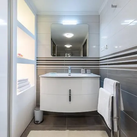 Deluxe Unique-with Private Heated Pool *