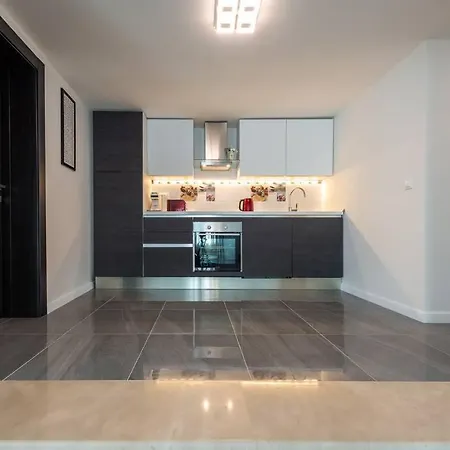 Deluxe Unique-with Private Heated Pool