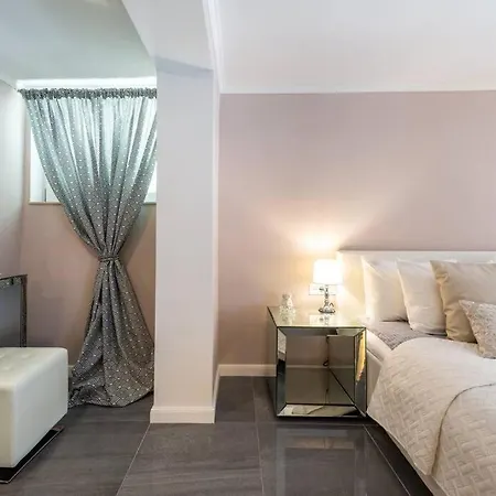 Deluxe Unique-with Private Heated Pool 챠브타트