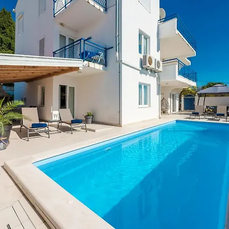 Apartament Deluxe Unique-with Private Heated Pool