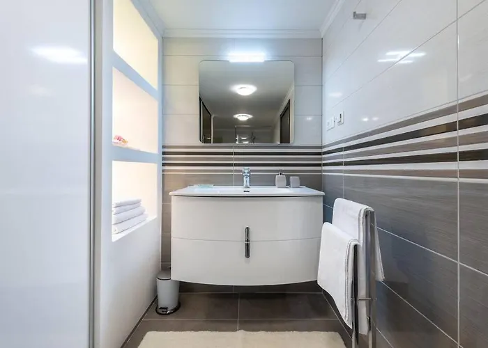 Deluxe Unique-with Private Heated Pool *