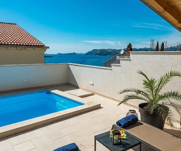 Deluxe Unique-with Private Heated Pool Apartmán *