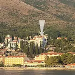 Deluxe Unique-with Private Heated Pool Apartman Cavtat