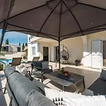 Apartman Deluxe Unique-with Private Heated Pool