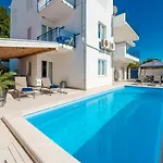 Apartman Deluxe Unique-with Private Heated Pool