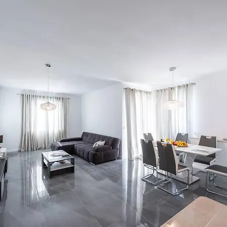 Deluxe Unique-with Private Heated Pool ツァヴタット