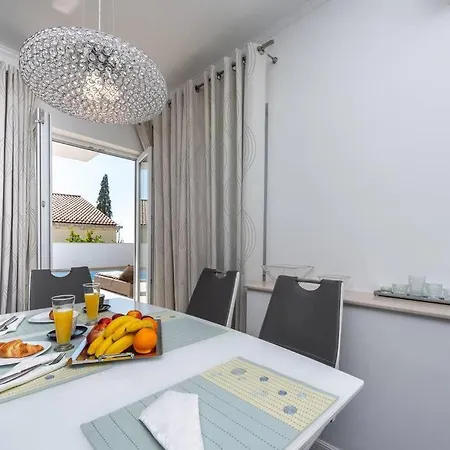 Deluxe Unique-with Private Heated Pool ツァヴタット