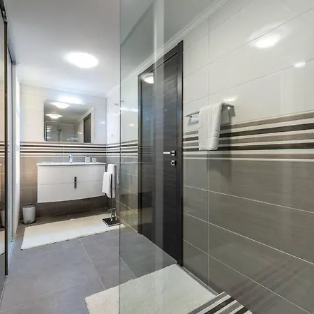 Deluxe Unique-with Private Heated Pool * ツァヴタット