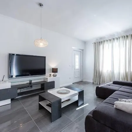 Deluxe Unique-with Private Heated Pool Apartman *