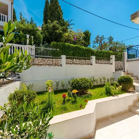 Deluxe Unique-with Private Heated Pool Apartment Cavtat