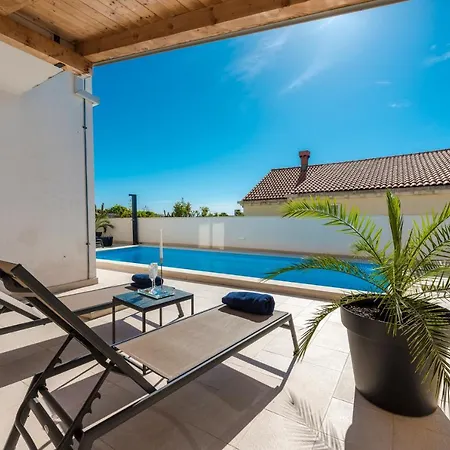 Deluxe Unique-with Private Heated Pool ツァヴタット