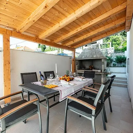 Deluxe Unique-with Private Heated Pool Apartment Cavtat