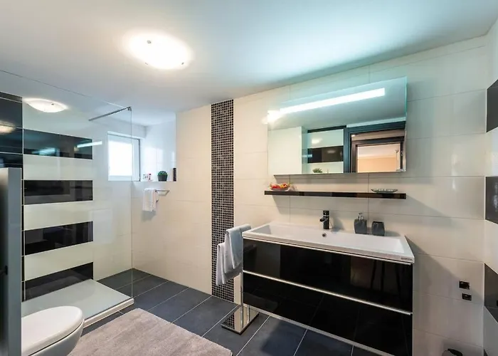Deluxe Unique-with Private Heated Pool 察夫塔特