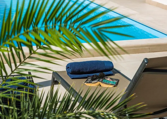 Deluxe Unique-with Private Heated Pool Apartment Cavtat