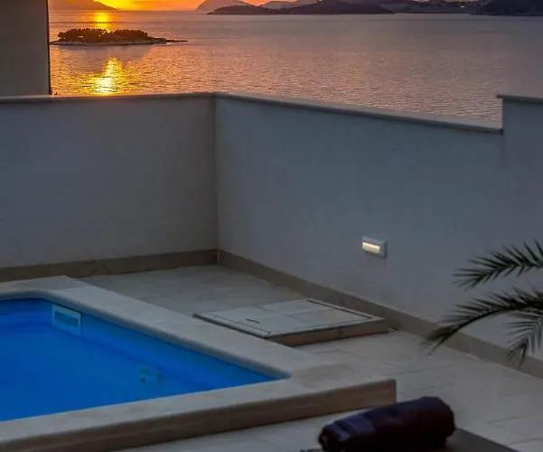Deluxe Unique-with Private Heated Pool 公寓
