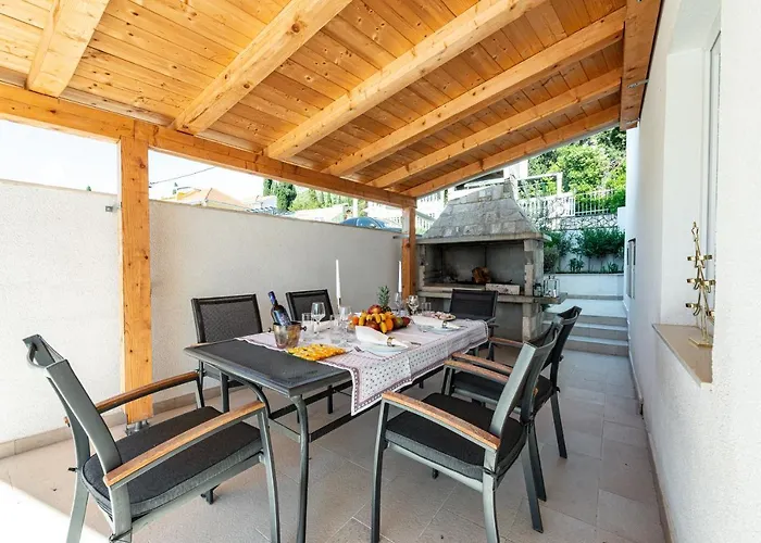 Deluxe Unique-with Private Heated Pool Apartment Cavtat