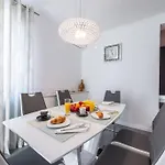 Deluxe Unique-with Private Heated Pool *