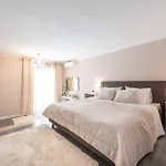 Deluxe Unique-with Private Heated Pool