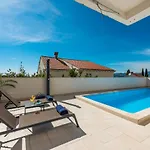 Apartment Deluxe Unique-with Private Heated Pool *