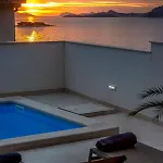Deluxe Unique-with Private Heated Pool Apartment