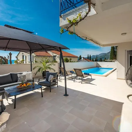 Apartment Deluxe Unique-with Private Heated Pool