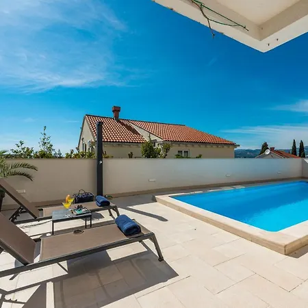 Lägenhet Deluxe Unique-with Private Heated Pool *