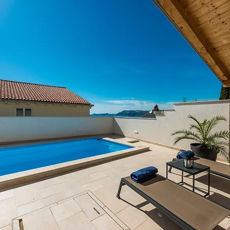 Apartment Deluxe Unique-with Private Heated Pool